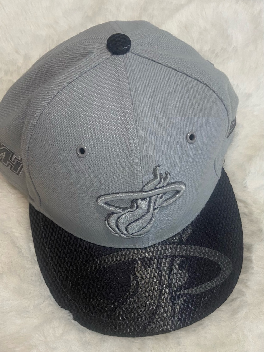 New Era Gray and Black Miami Heat Mesh Brim Snapback
